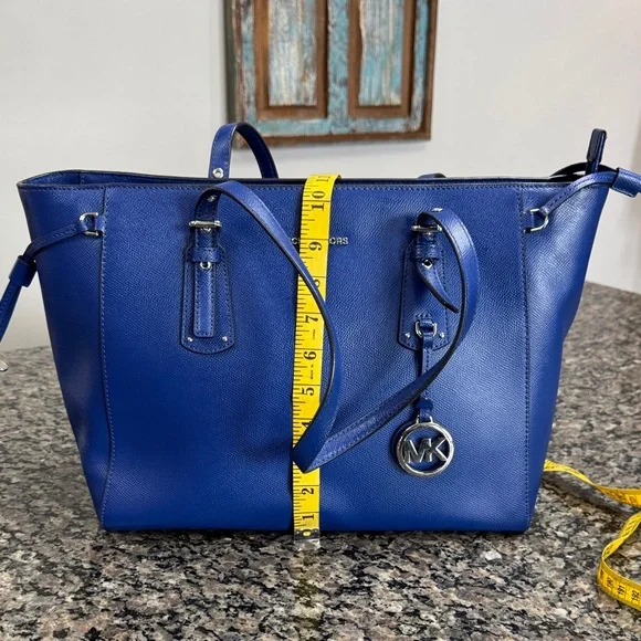 Michael Kors coated canvas Navy Blue Tote EUC - Picture 16 of 17